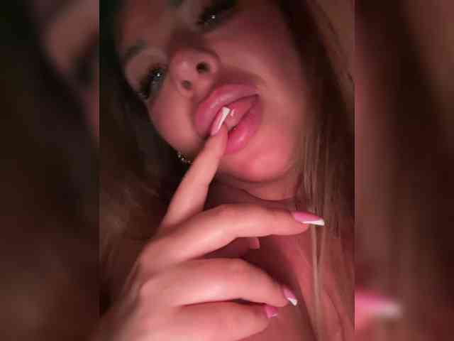 VictoriaFoxxx webcam