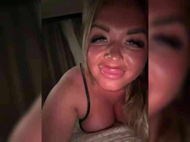 VictoriaFoxxx webcam