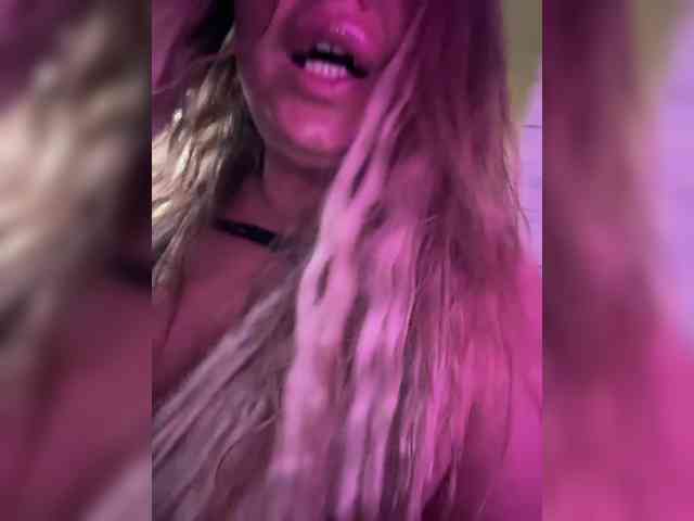 VictoriaFoxxx webcam