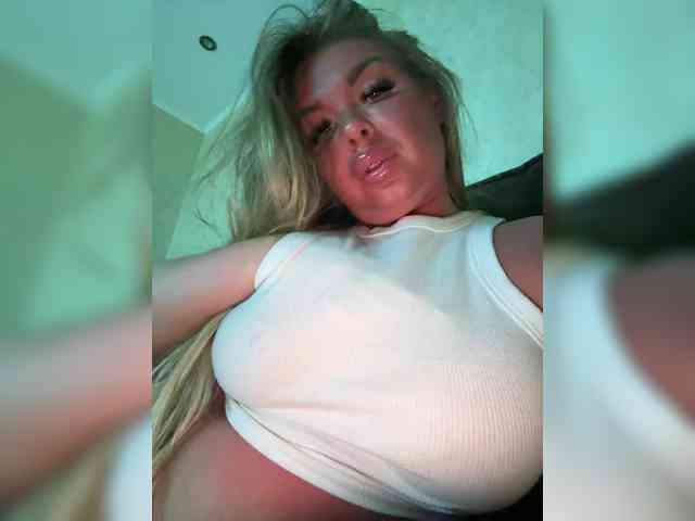VictoriaFoxxx webcam