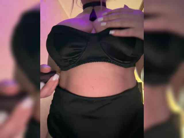 VictoriaFoxxx webcam