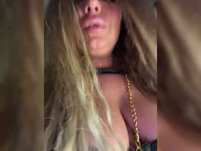 VictoriaFoxxx webcam