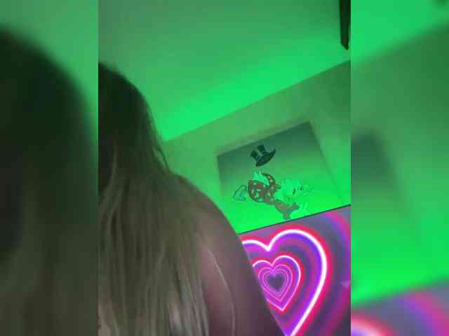 VictoriaFoxxx webcam