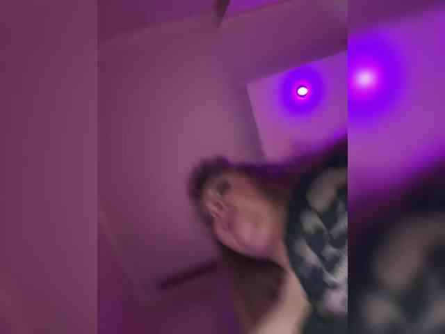 VictoriaFoxxx webcam