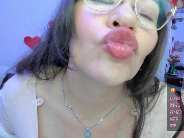 esmeraldamilf's BongaCams show and profile