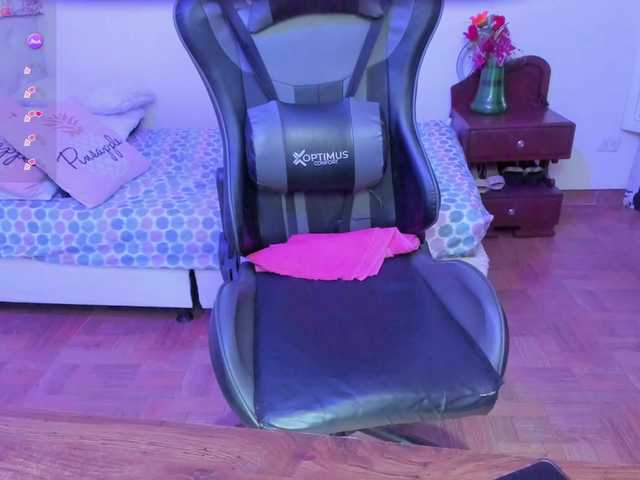 esmeraldamilf's BongaCams show and profile