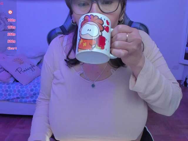 esmeraldamilf's BongaCams show and profile