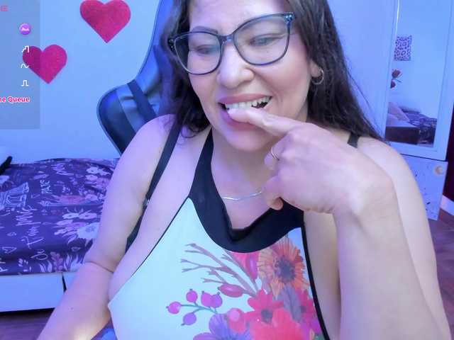 esmeraldamilf's BongaCams show and profile