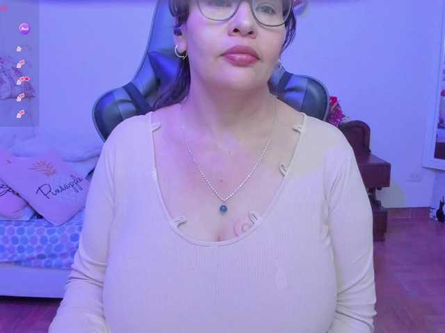 esmeraldamilf's BongaCams show and profile