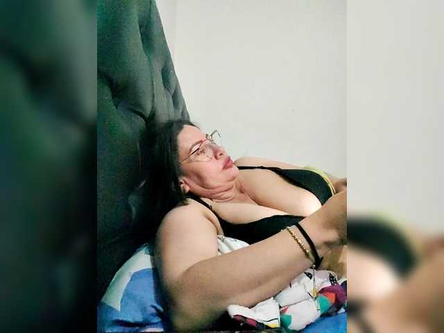 esmeraldamilf's BongaCams show and profile