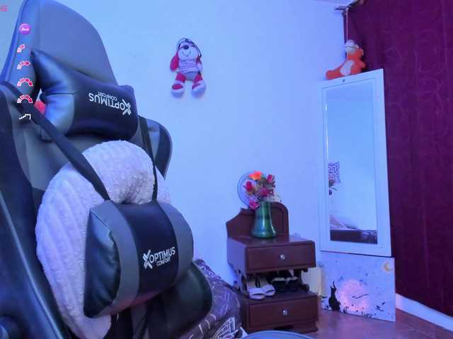 esmeraldamilf's BongaCams show and profile