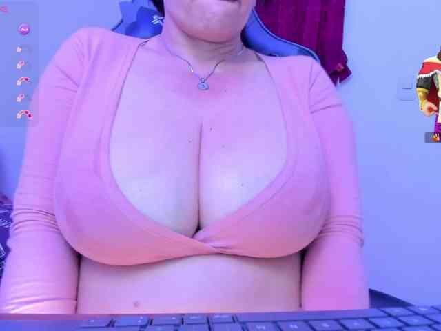 esmeraldamilf webcam