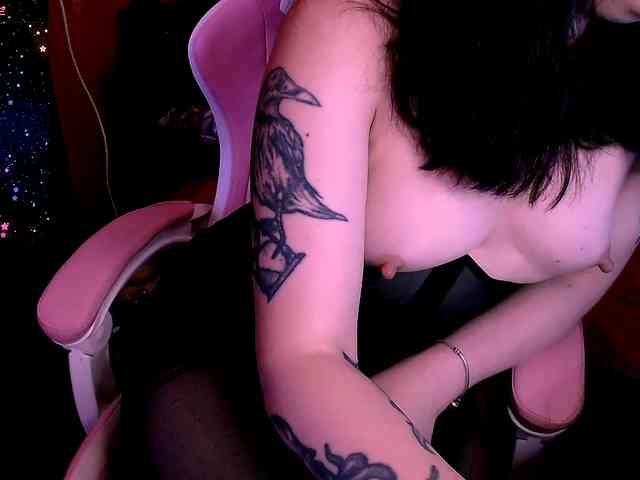 SpicyHotEva webcam