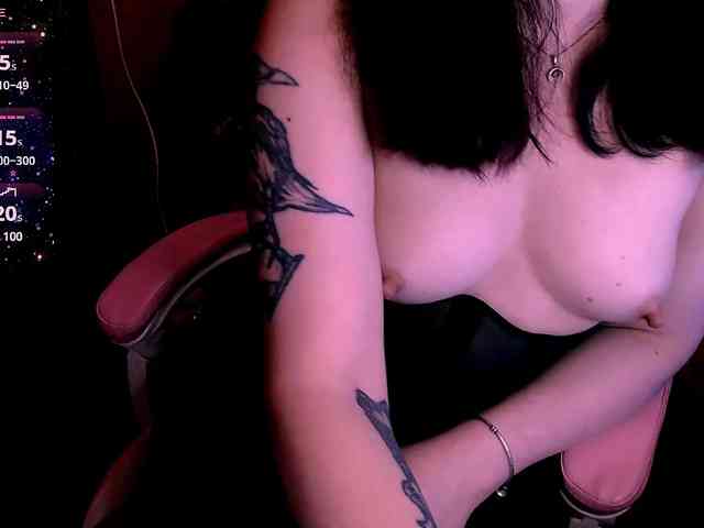 SpicyHotEva webcam