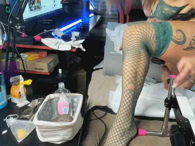 Carolain39 webcam