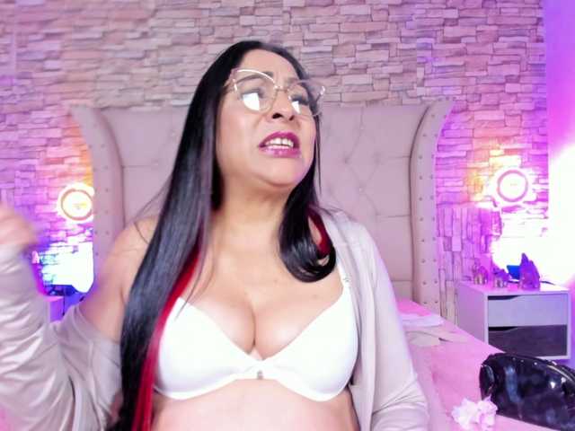 Keyla-Ruiz's BongaCams show and profile