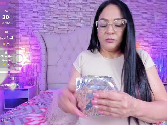 Keyla-Ruiz's BongaCams show and profile