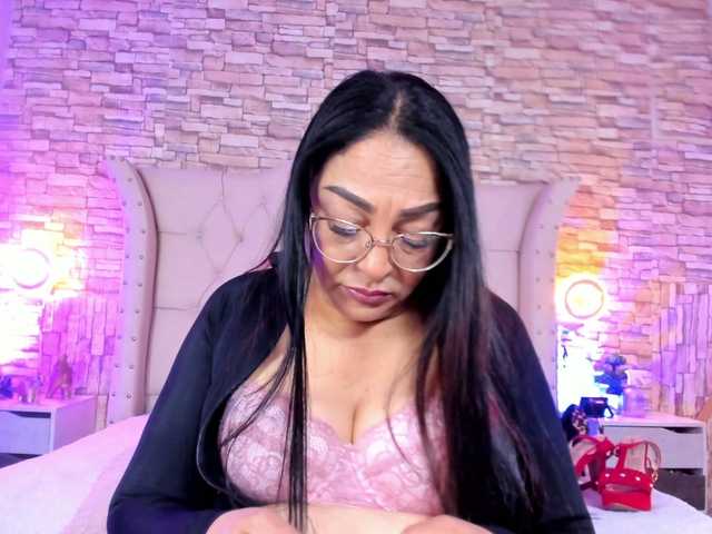 Keyla-Ruiz's BongaCams show and profile