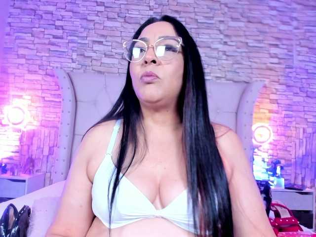Keyla-Ruiz's BongaCams show and profile