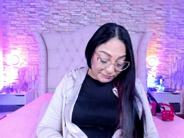 Keyla-Ruiz's BongaCams show and profile