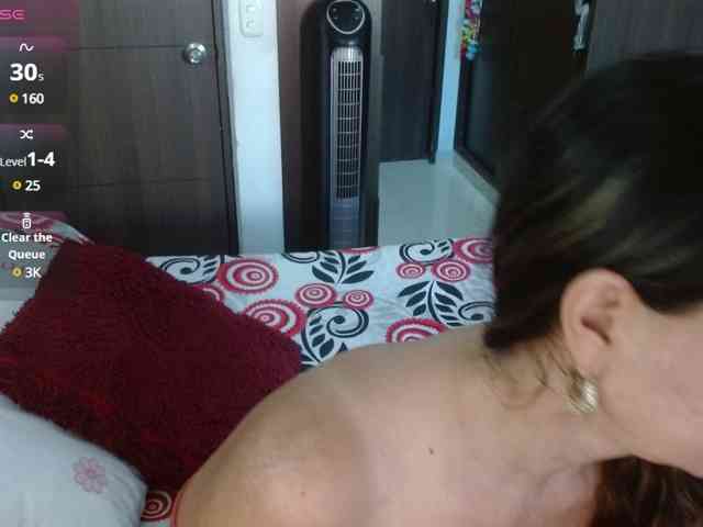 DannyXXXmom webcam