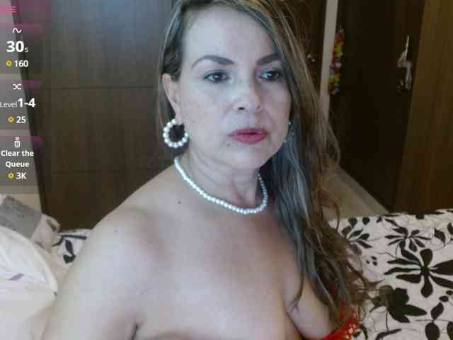 DannyXXXmom webcam
