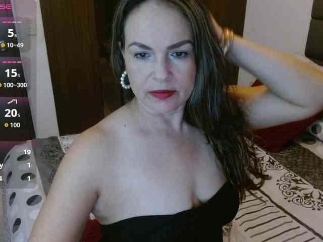 DannyXXXmom webcam