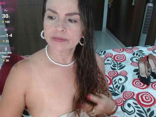 DannyXXXmom webcam