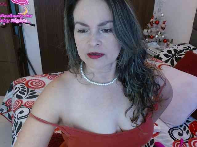 DannyXXXmom webcam