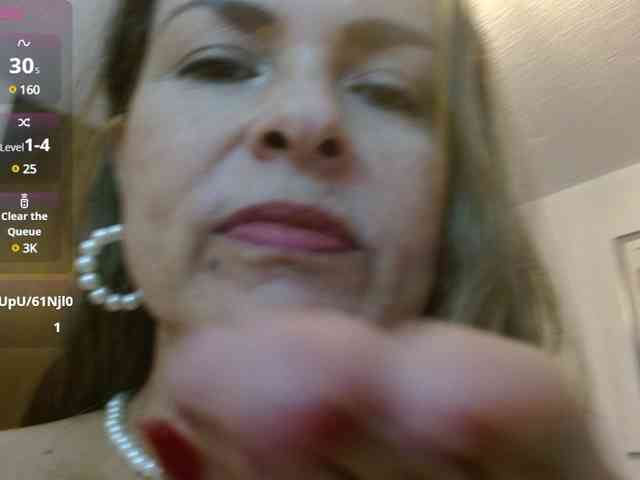 DannyXXXmom webcam