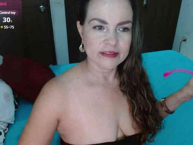 DannyXXXmom webcam