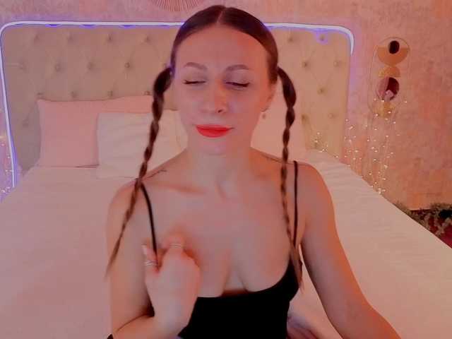 MirandaHobbs's BongaCams show and profile