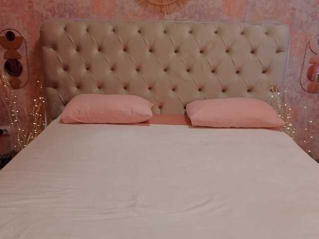 MirandaHobbs's BongaCams show and profile