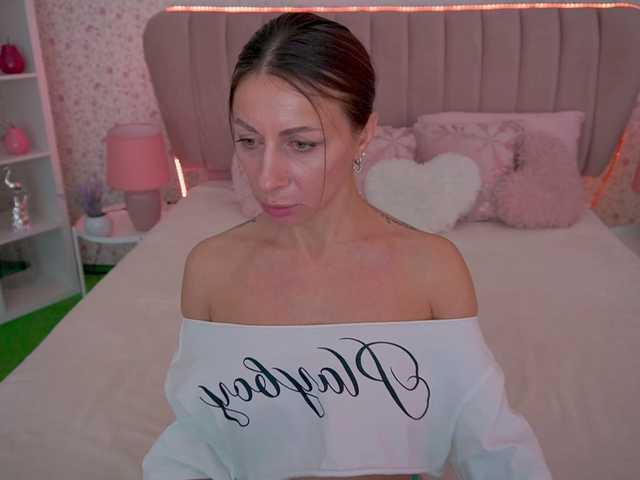 MirandaHobbs's BongaCams show and profile