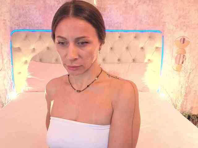MirandaHobbs Live Webcam on BongaCams