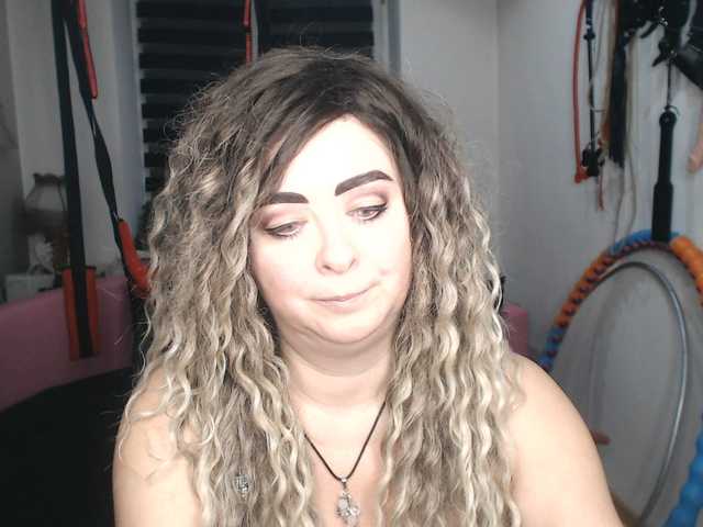 le modèle missGODDESS est en webcam porno dans un show sur le site bongacams, il possède les tags suivants: White/Caucasian,Blonde,Hairy