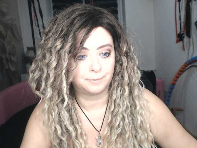 le modèle missGODDESS est en webcam porno dans un show sur le site bongacams, il possède les tags suivants: White/Caucasian,Blonde,Hairy