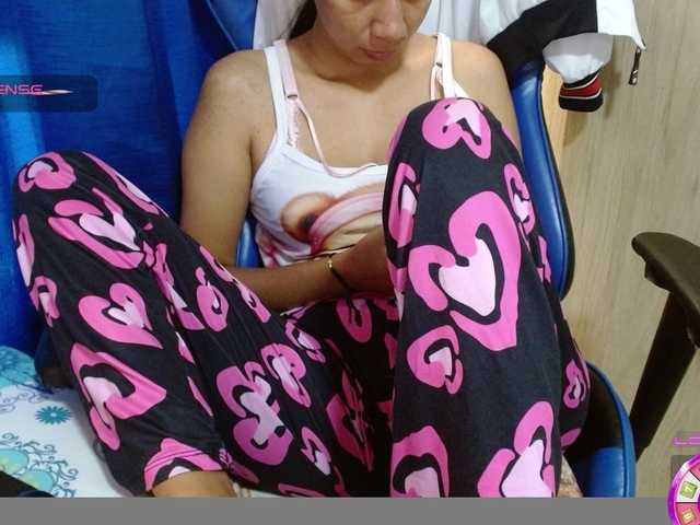 le modèle sexya-1 est en webcam porno dans un show sur le site bongacams, il possède les tags suivants: Latino/Hispanic,Brunette,Hairy