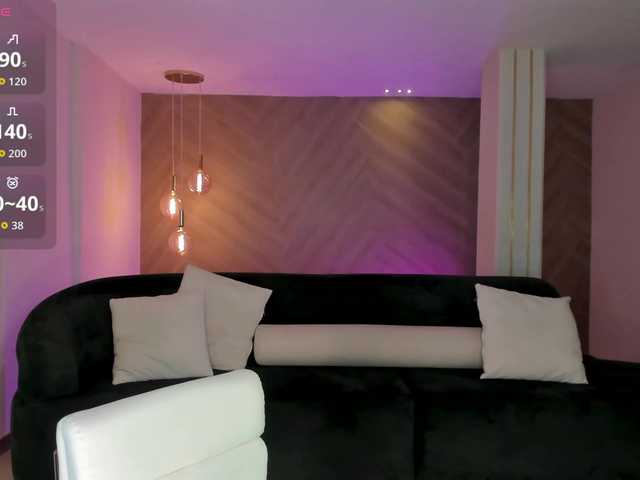 NiaHolland's BongaCams show and profile