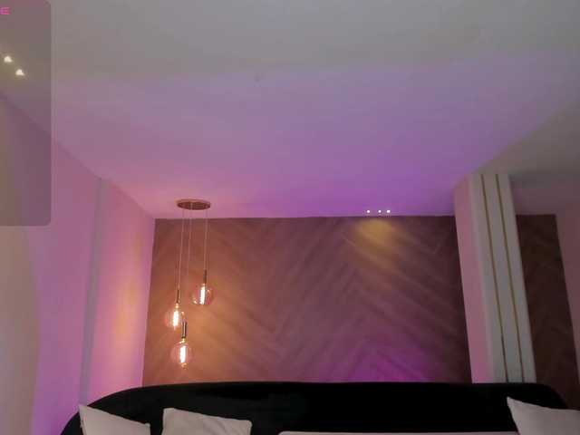 NiaHolland's BongaCams show and profile