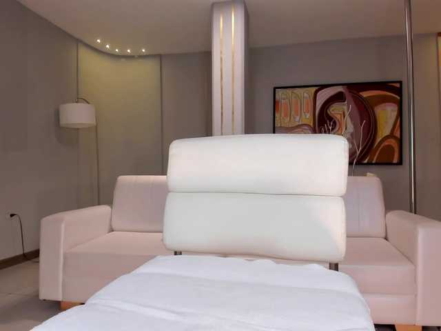 NiaHolland's BongaCams show and profile