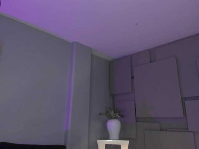 NiaHolland's BongaCams show and profile