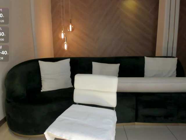 NiaHolland's BongaCams show and profile