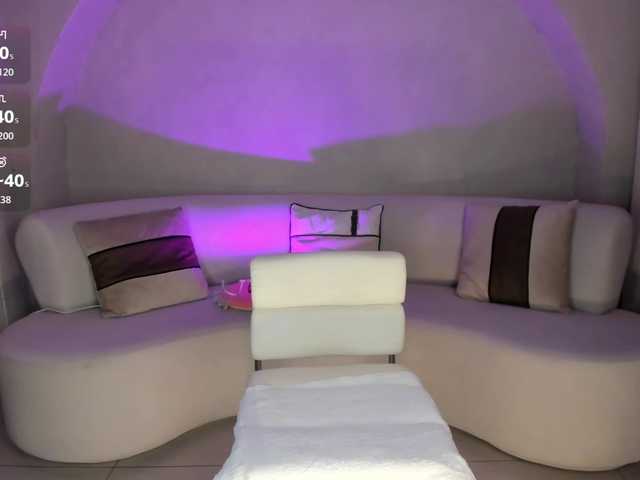 NiaHolland's BongaCams show and profile