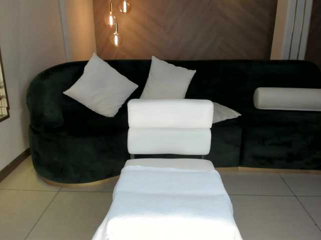 NiaHolland's BongaCams show and profile