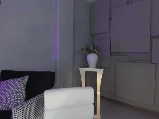 NiaHolland's BongaCams show and profile