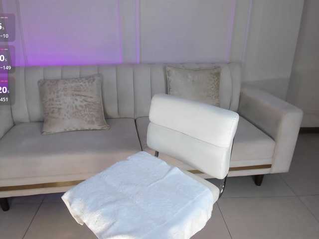 NiaHolland live cam profile