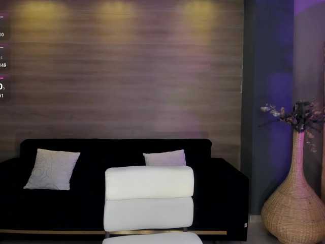 NiaHolland's BongaCams show and profile