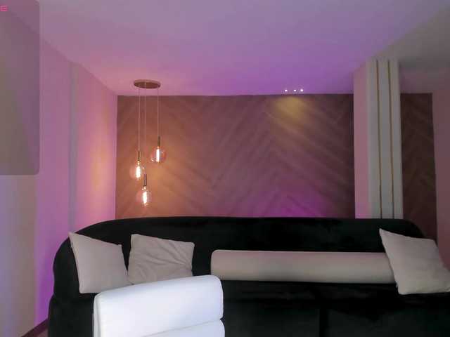 NiaHolland's BongaCams show and profile