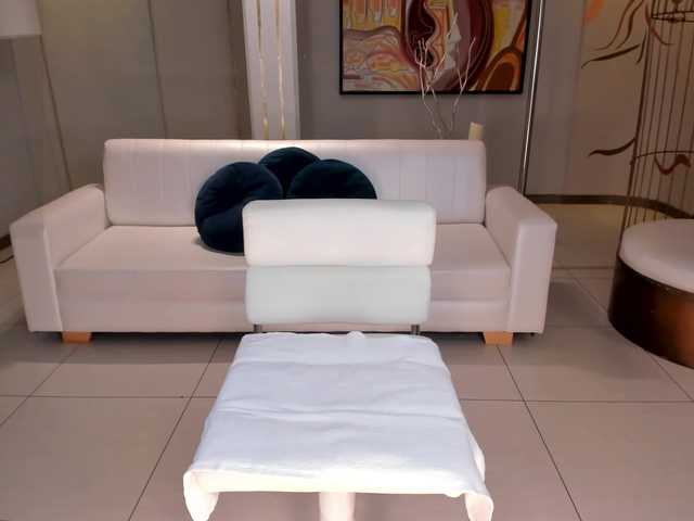 NiaHolland's BongaCams show and profile